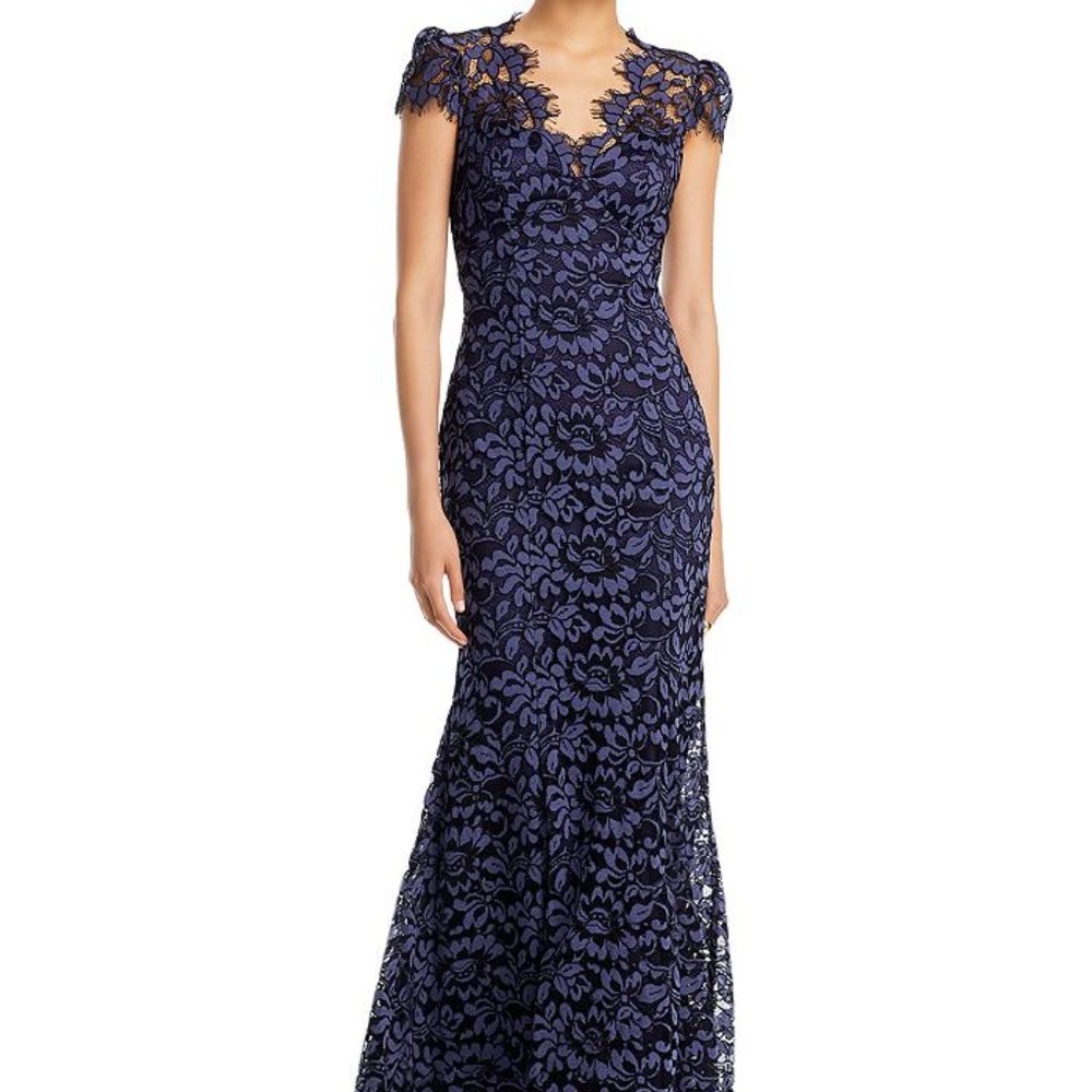 NWOT Eliza J Scalloped-Edge Lace Gown in Navy size 2